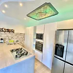 Milano Bocconi Home, Moderna Ed Elegante, Spazioso E Luminoso, Con Due Camere E Due Bagni