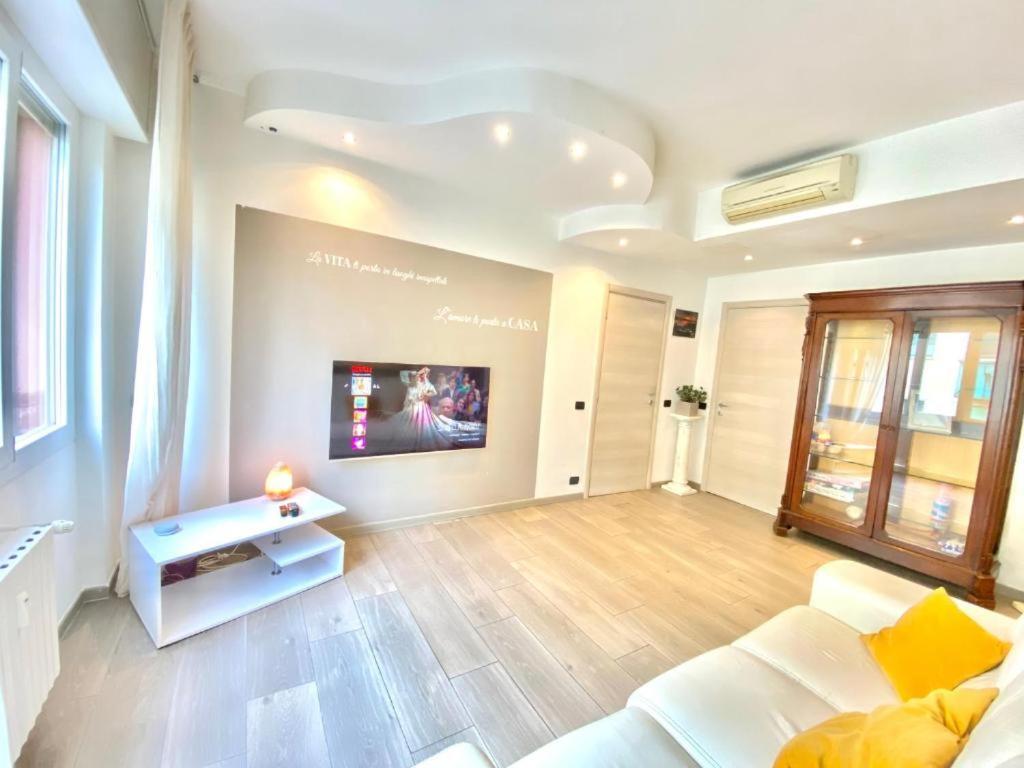 Bocconi Home, Moderna Ed Elegante, Spazioso E Luminoso, Con Due E Due Bagni * Milan