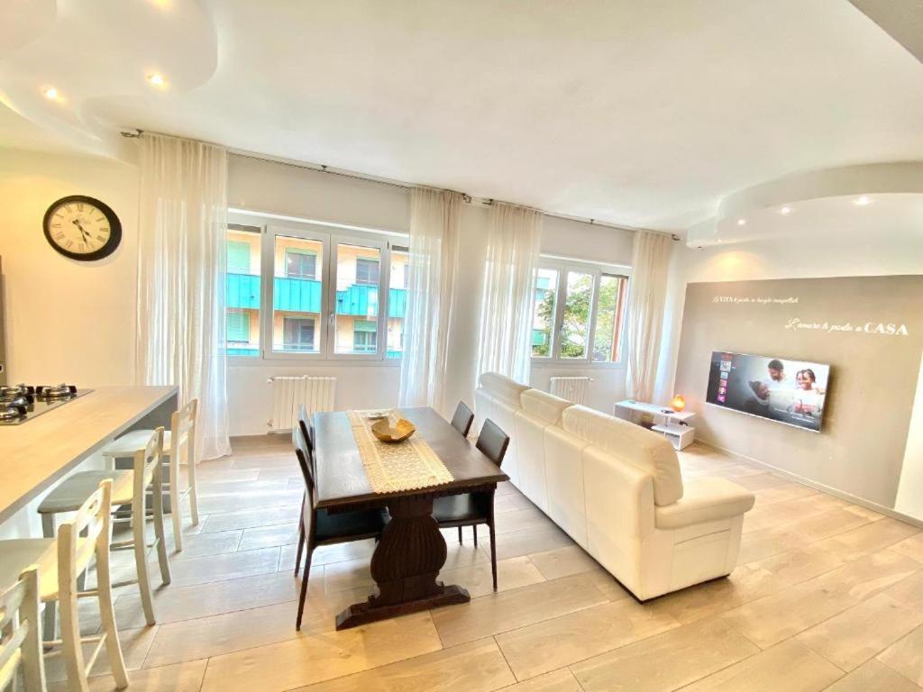 Bocconi Home, Moderna Ed Elegante, Spazioso E Luminoso, Con Due E Due Bagni Appartement *