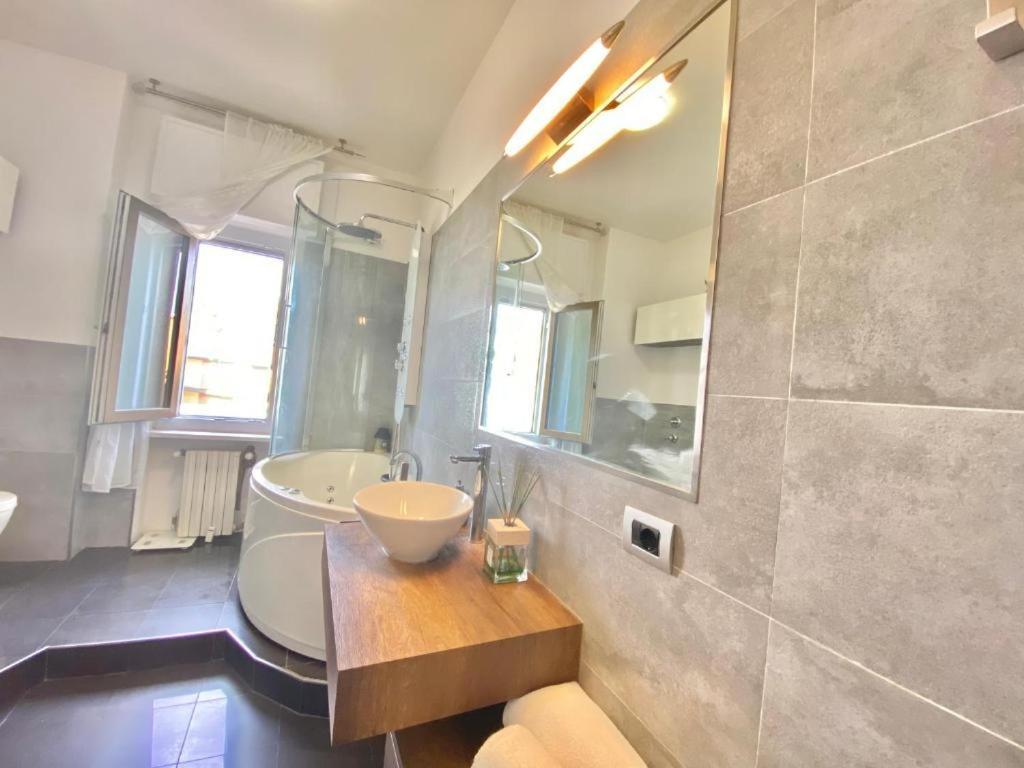 Bocconi Home, Moderna Ed Elegante, Spazioso E Luminoso, Con Due E Due Bagni Appartement *