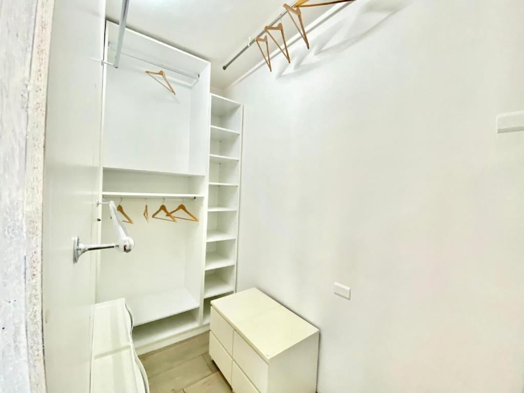 Bocconi Home, Moderna Ed Elegante, Spazioso E Luminoso, Con Due E Due Bagni *